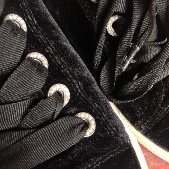 🎉HP🎉 Betsey Johnson Velvet Sneakers - Picture 5 of 5